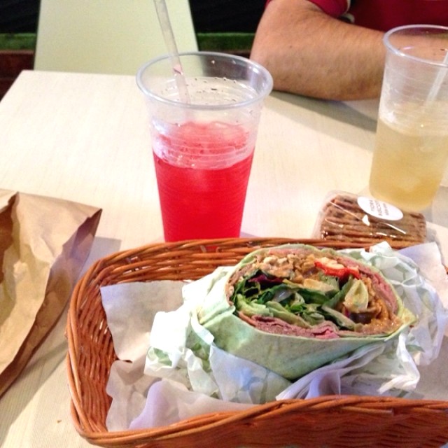 wrap de Roast beef y te de Cambureza