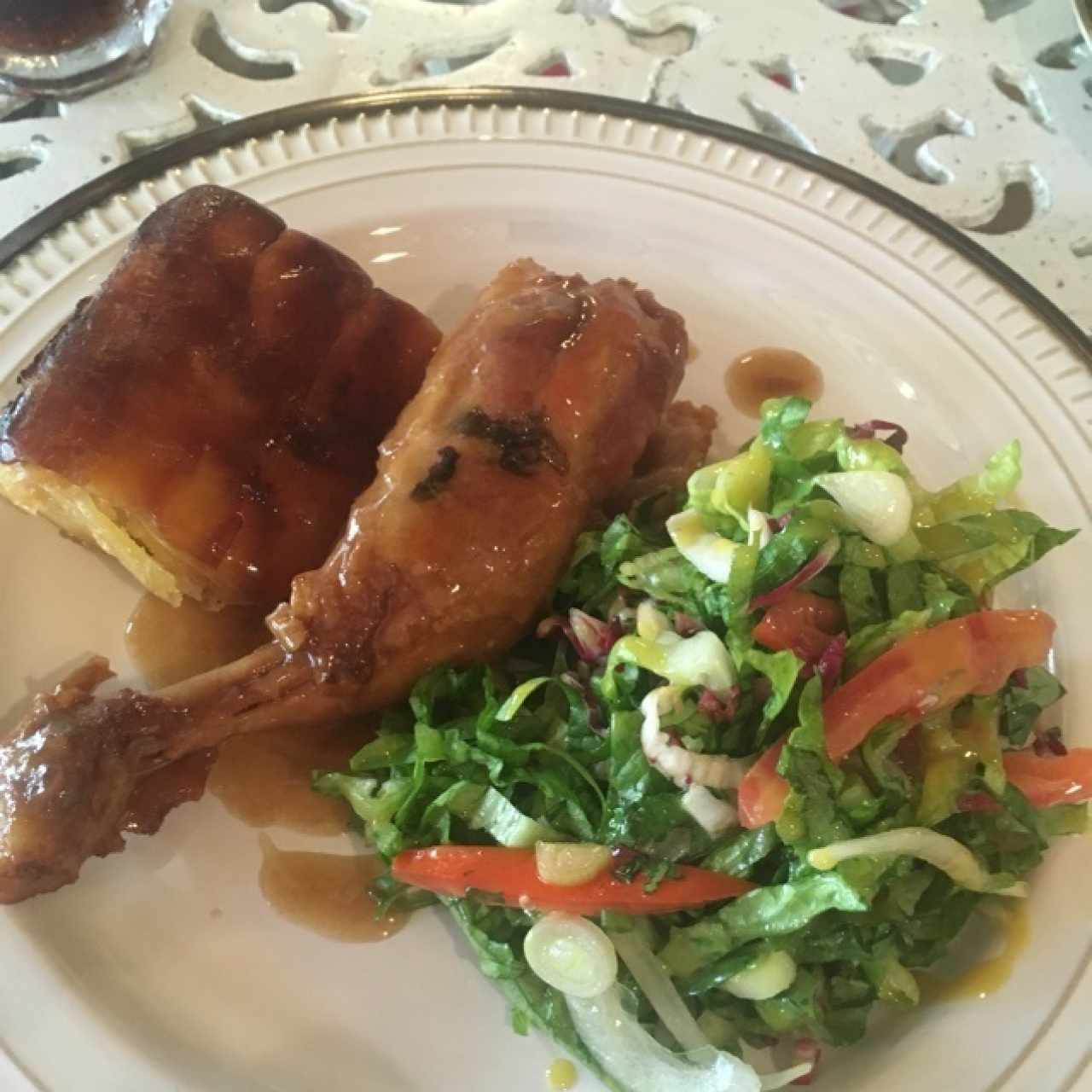 Pollo relleno con champiñones salteados
