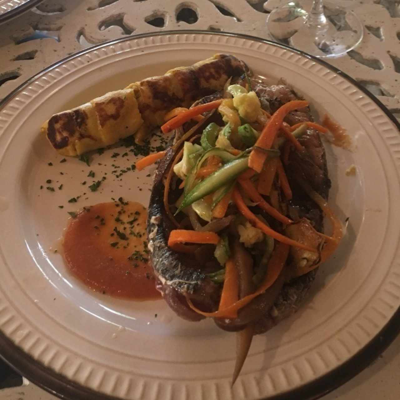Rueda de espada a la plancha con vegetales salteados 
