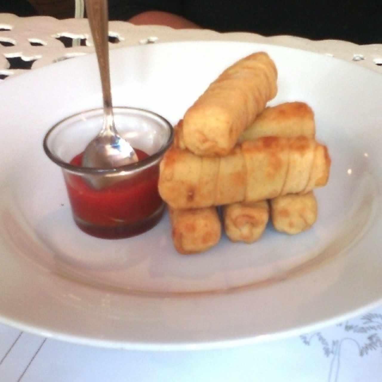 Tequeños con jalea de pimentón