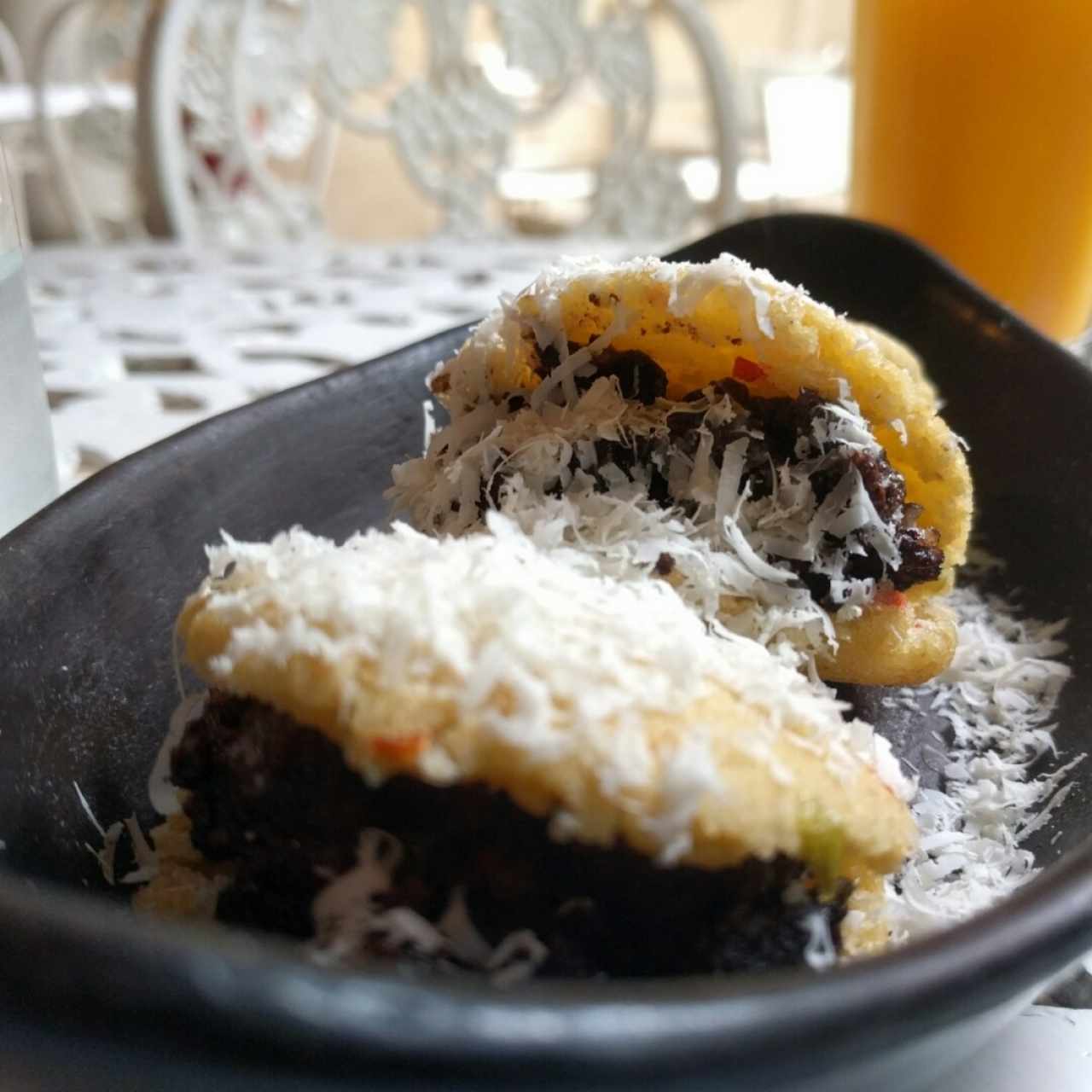 arepas de aji margariteño con morcilla