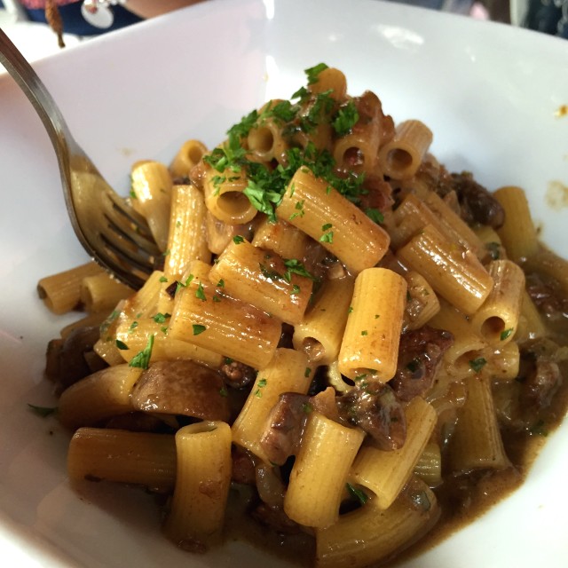 Pasta con lomito y champignon