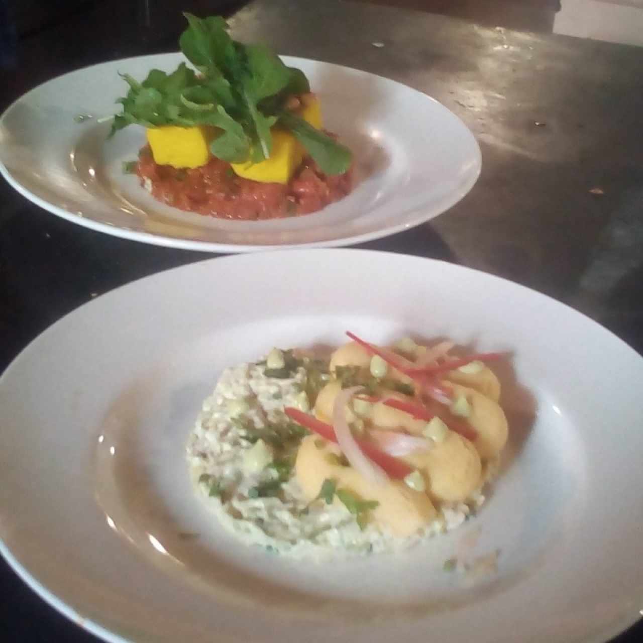 causa de pollo y polenta con chistorras