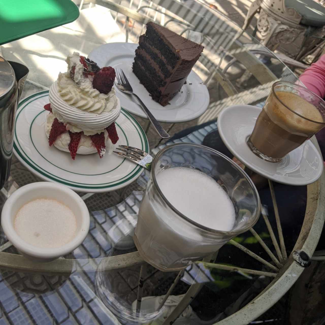 Pavlova, Torta de Chocolate, Café con leche
