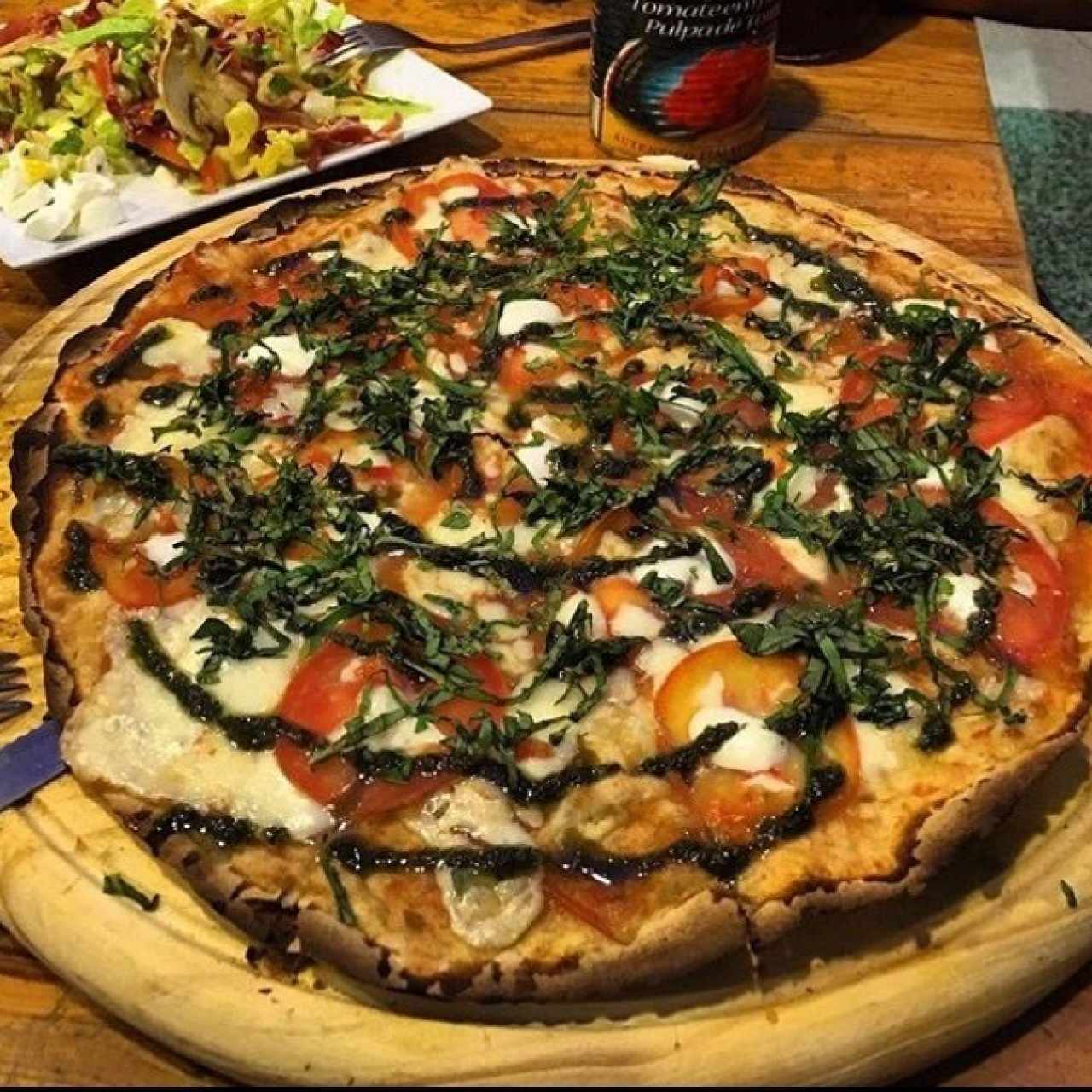 pizza pomodoro y pesto