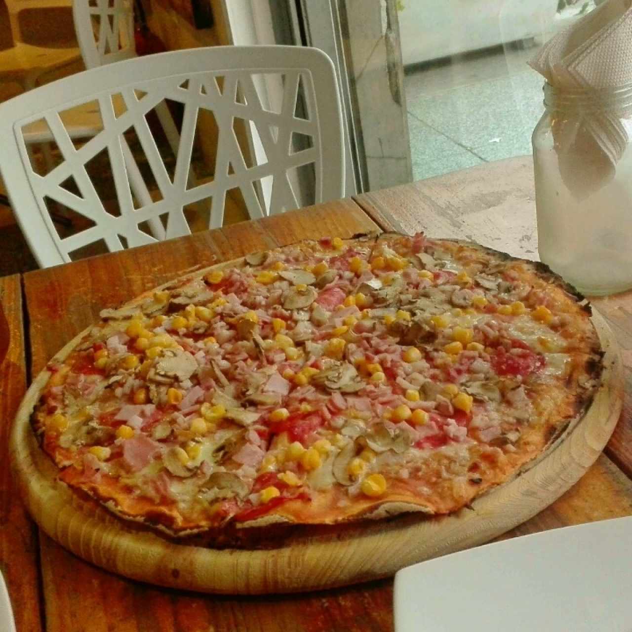 pizza caprichosa con extra de maiz y hongos