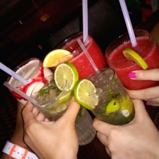 Mojitos daikiri de fresa y orgasmos muy buenos :D