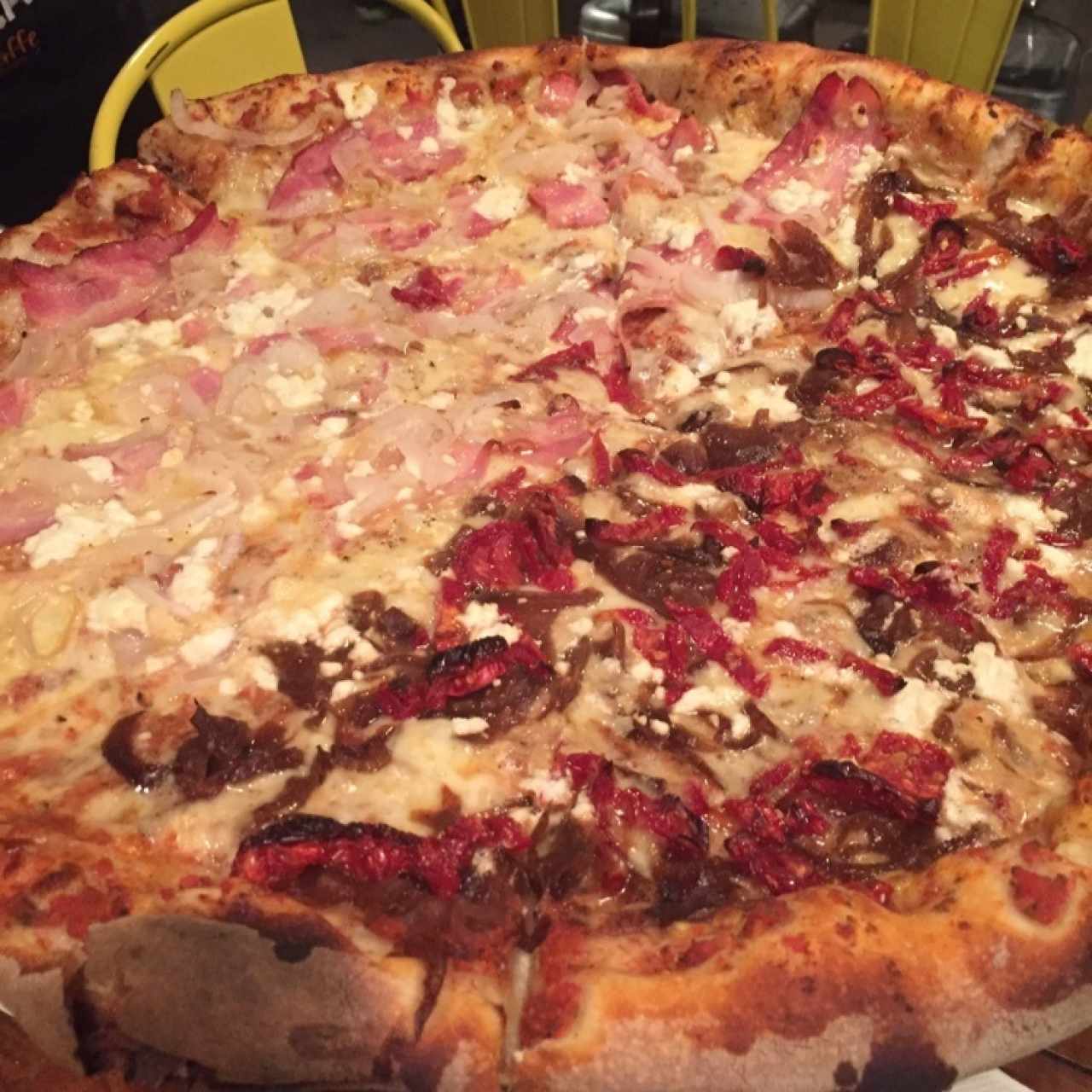 Pizza 1/2 Mediterránea y 1/2 Toscana
