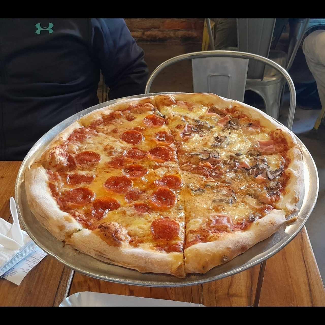 Pepperoni y Jamón y champiñones, todo poquitico