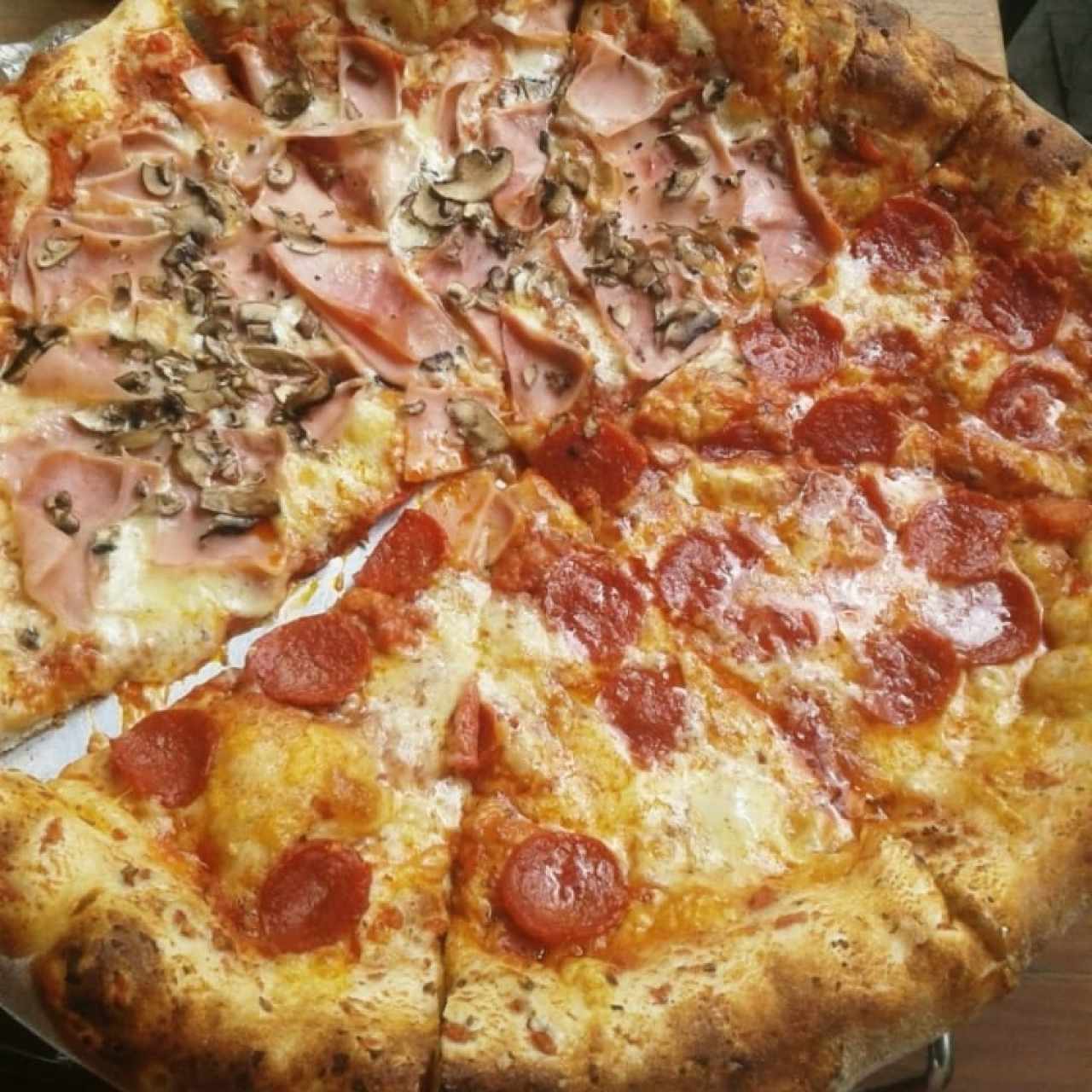 pepperoni y jamon con champiñones
