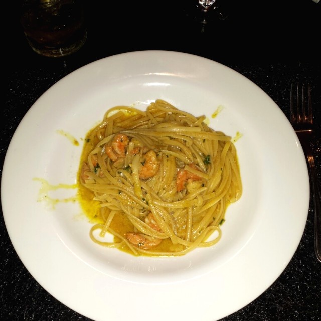 Linguini con camarones y curry 