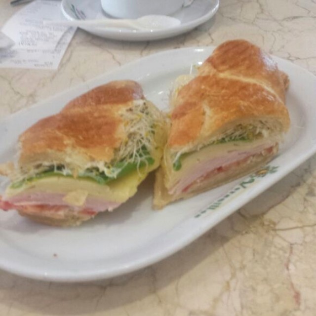 Croissant recién preparado