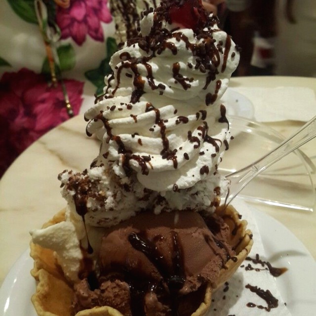 Tulipán de chocolate blanco, chocolate y oreo