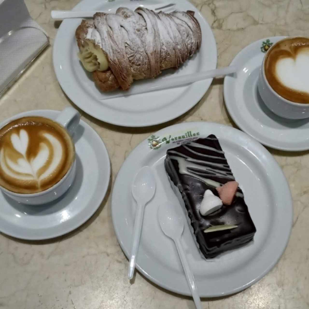 cola de langosta, choco num, café marrón