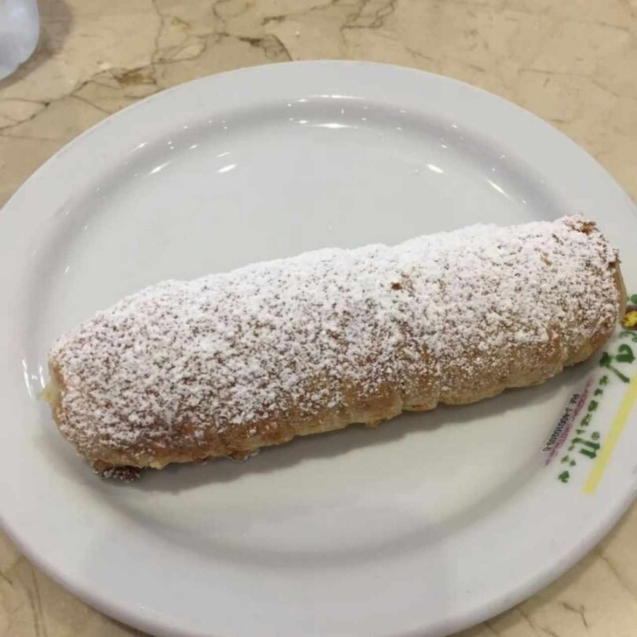 Enrollado de crema pastelera