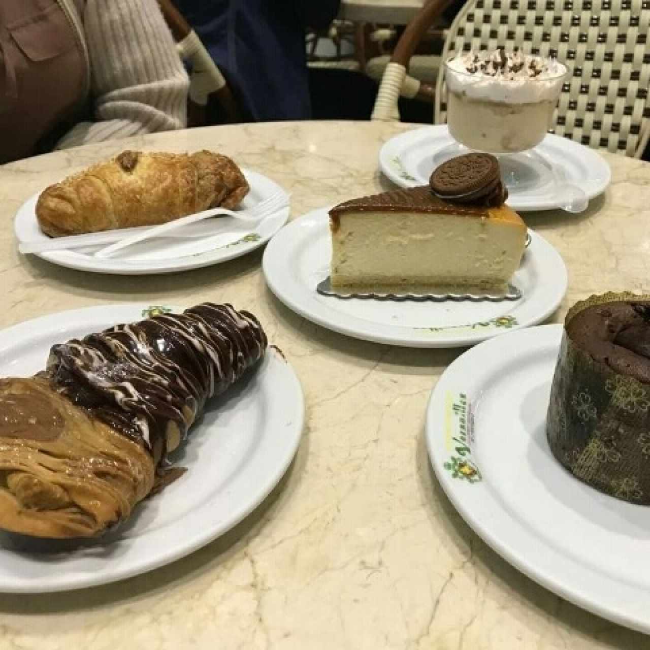 Cheese Cake Arequipe, Torta 3 Leches, Cola de Langosta de Chocolate, Volcán