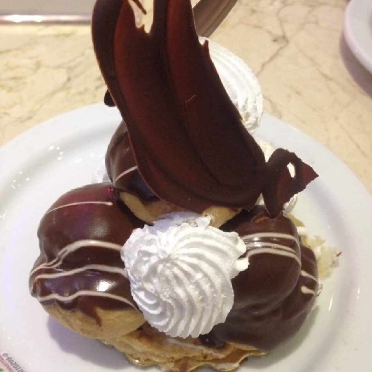 profiterol de chocolate