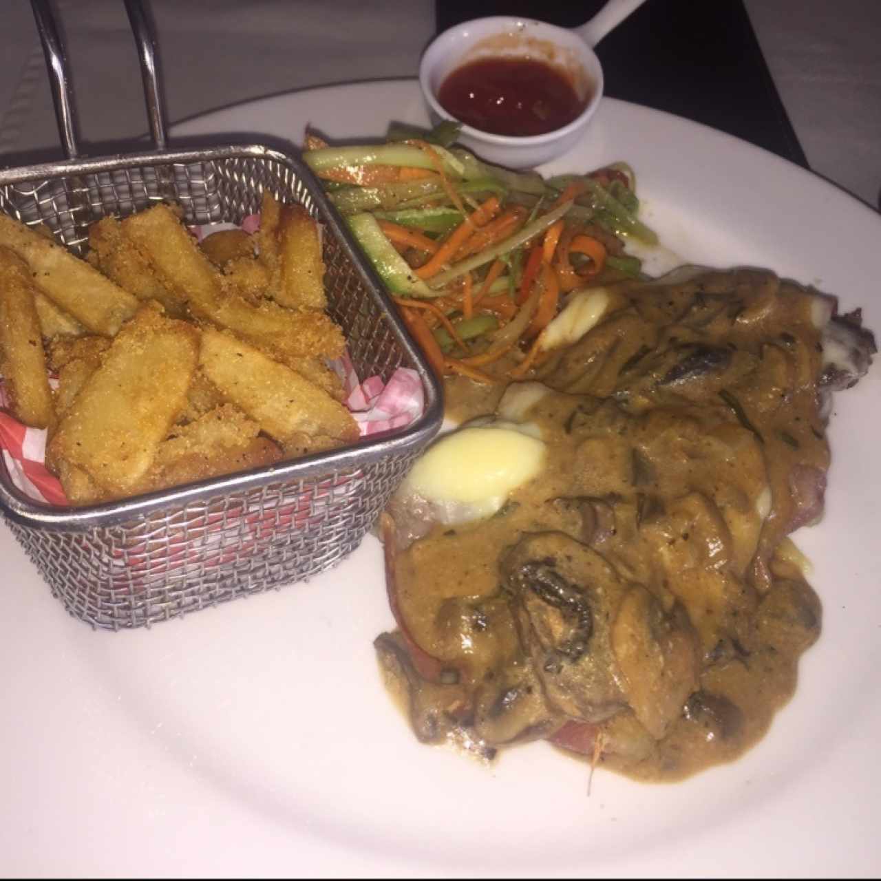Lomito El Regio con Papas Fritas y Vegetales