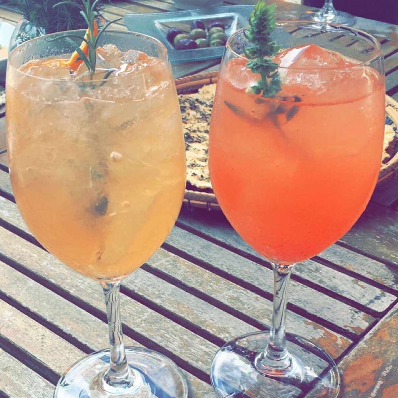 Gin con toronja y mojito de fresa