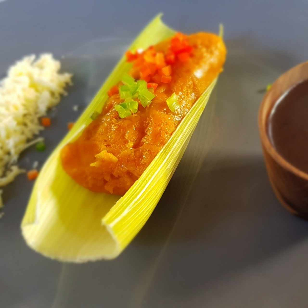 Pastel de Identidad (bollo de maíz relleno de cazón con crema de caraotas)