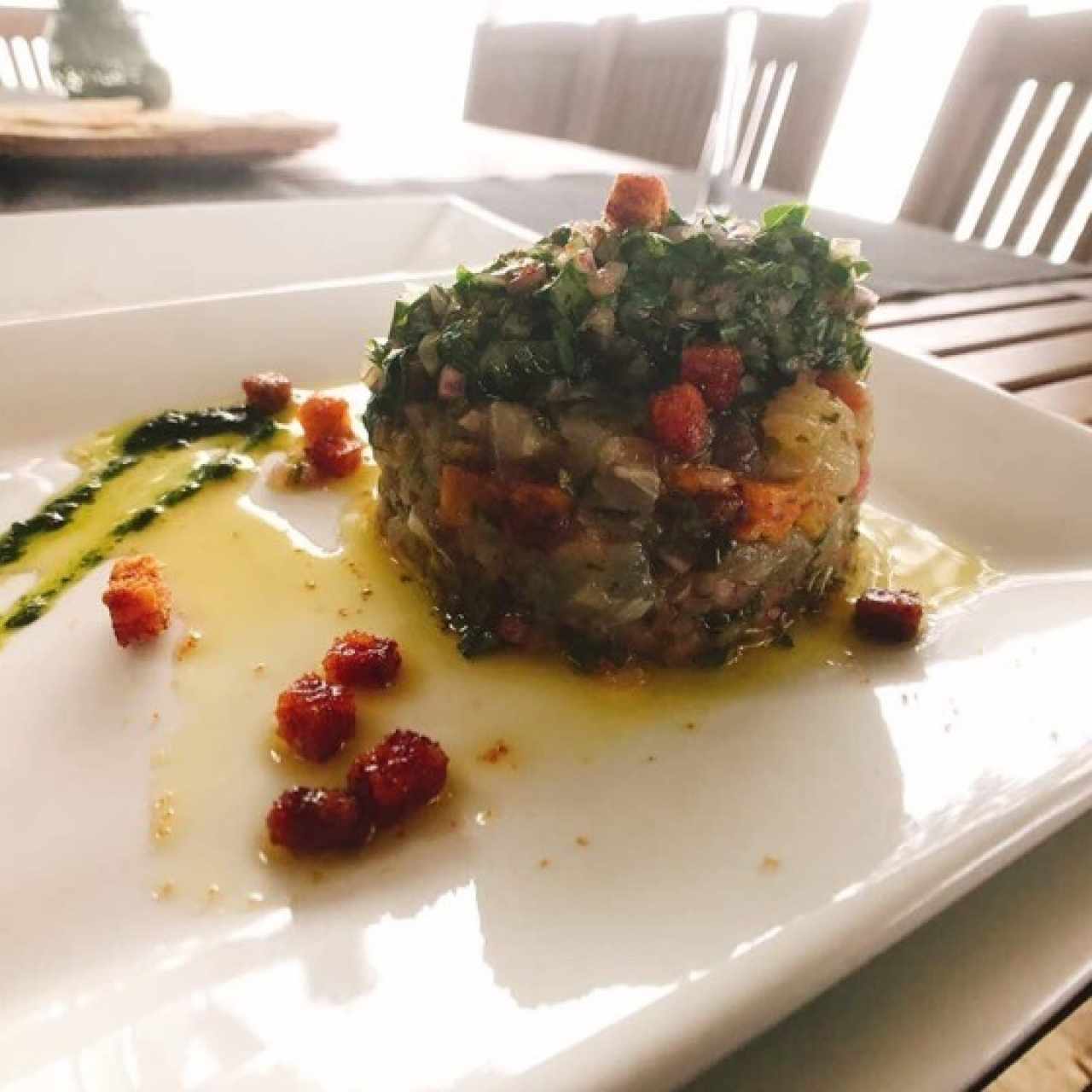 Autana de Laulau, con platano maduro ahumado y sorpresa de aguacate