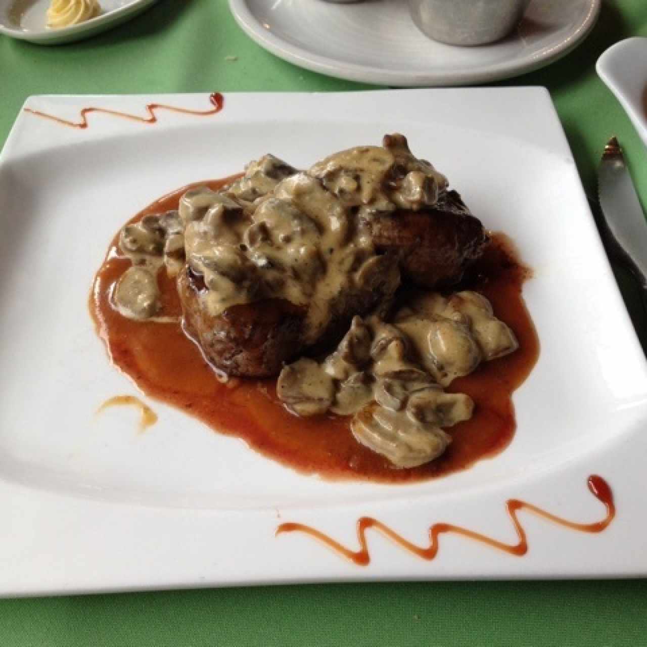 lomito en salsa de champiñon