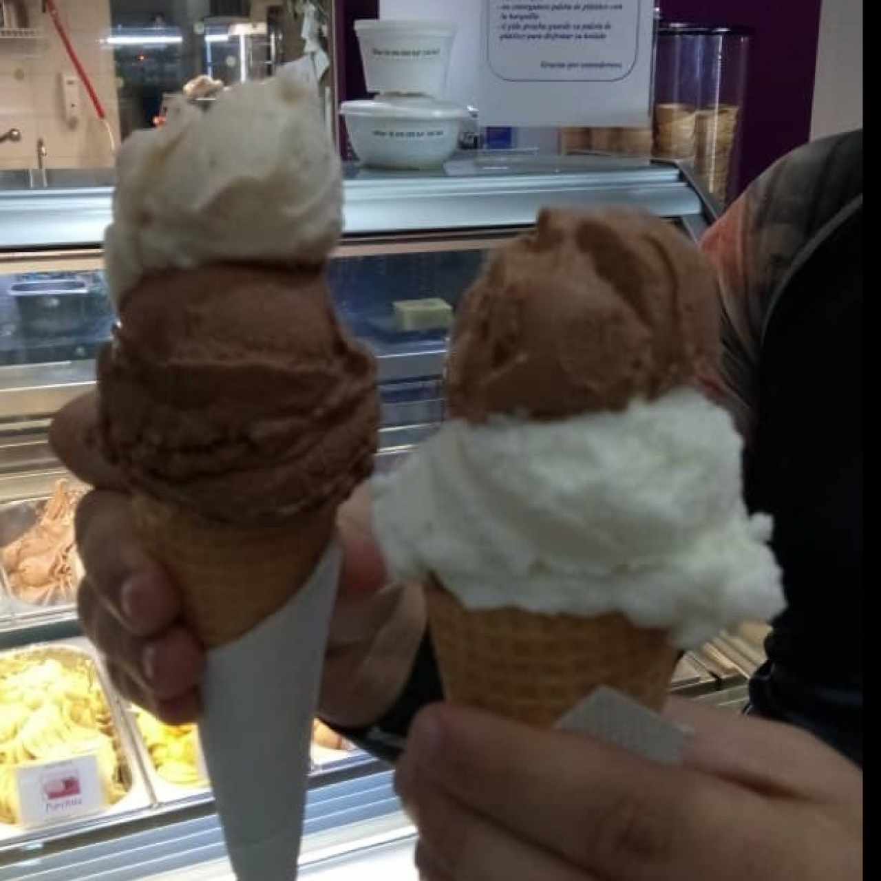 Helados de Coco con chocolage-mani y Cambur con chocolate 