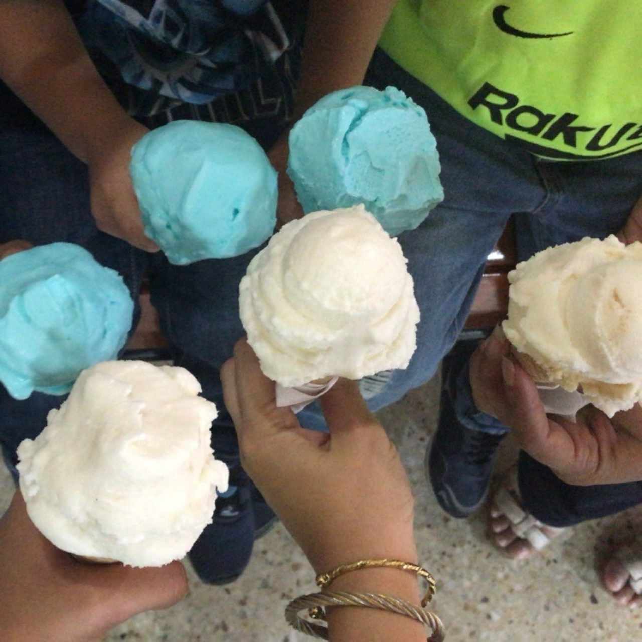 chicle, coco, ron con pasas. 