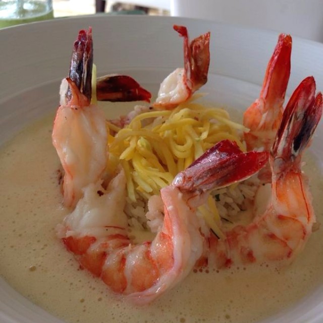 Langostinos en crema de coco y azafrán 