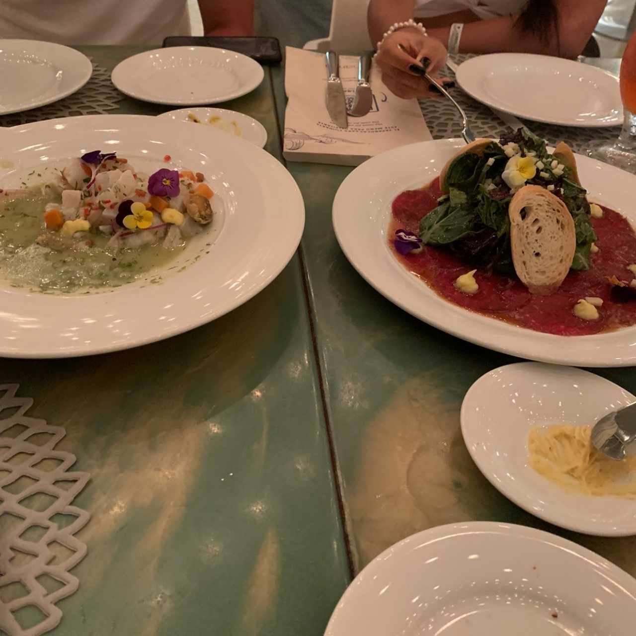 ceviche mixto en salsa verde y carpaccio de lomo 