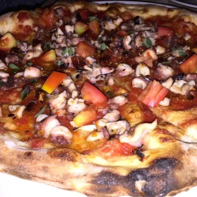 Pizza de polpo e guanciale