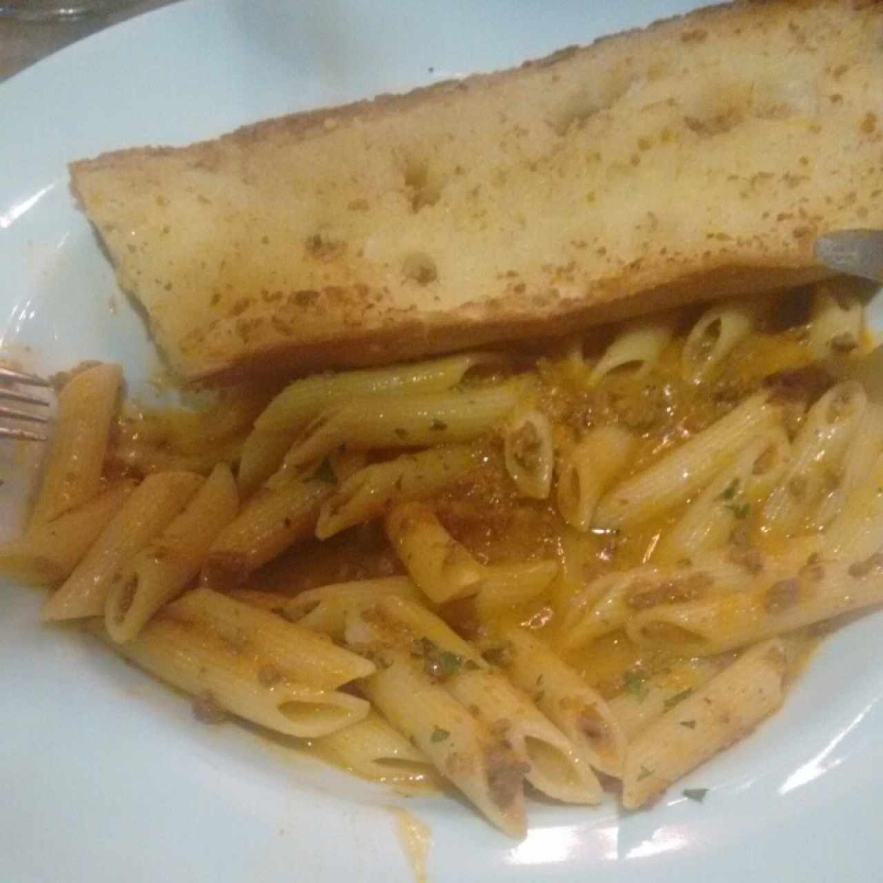 penne boloñesa