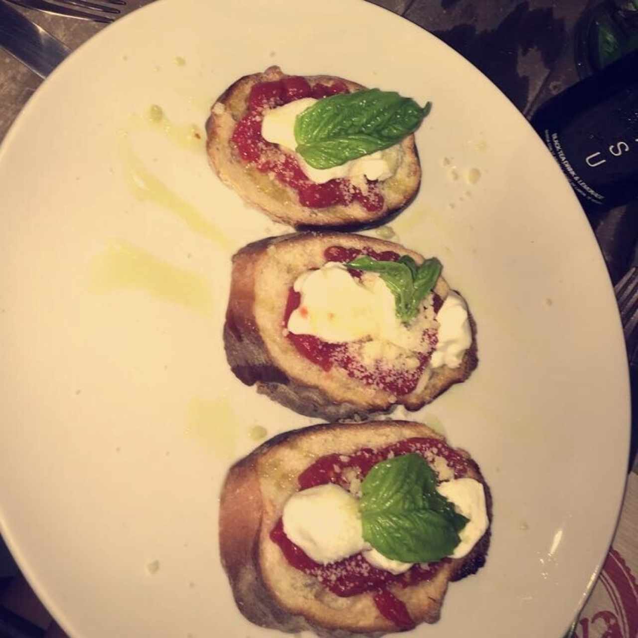 Bruschettas con queso de bufala