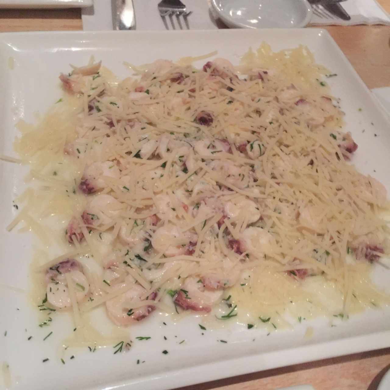 tiradito de pulpo con parmesano
