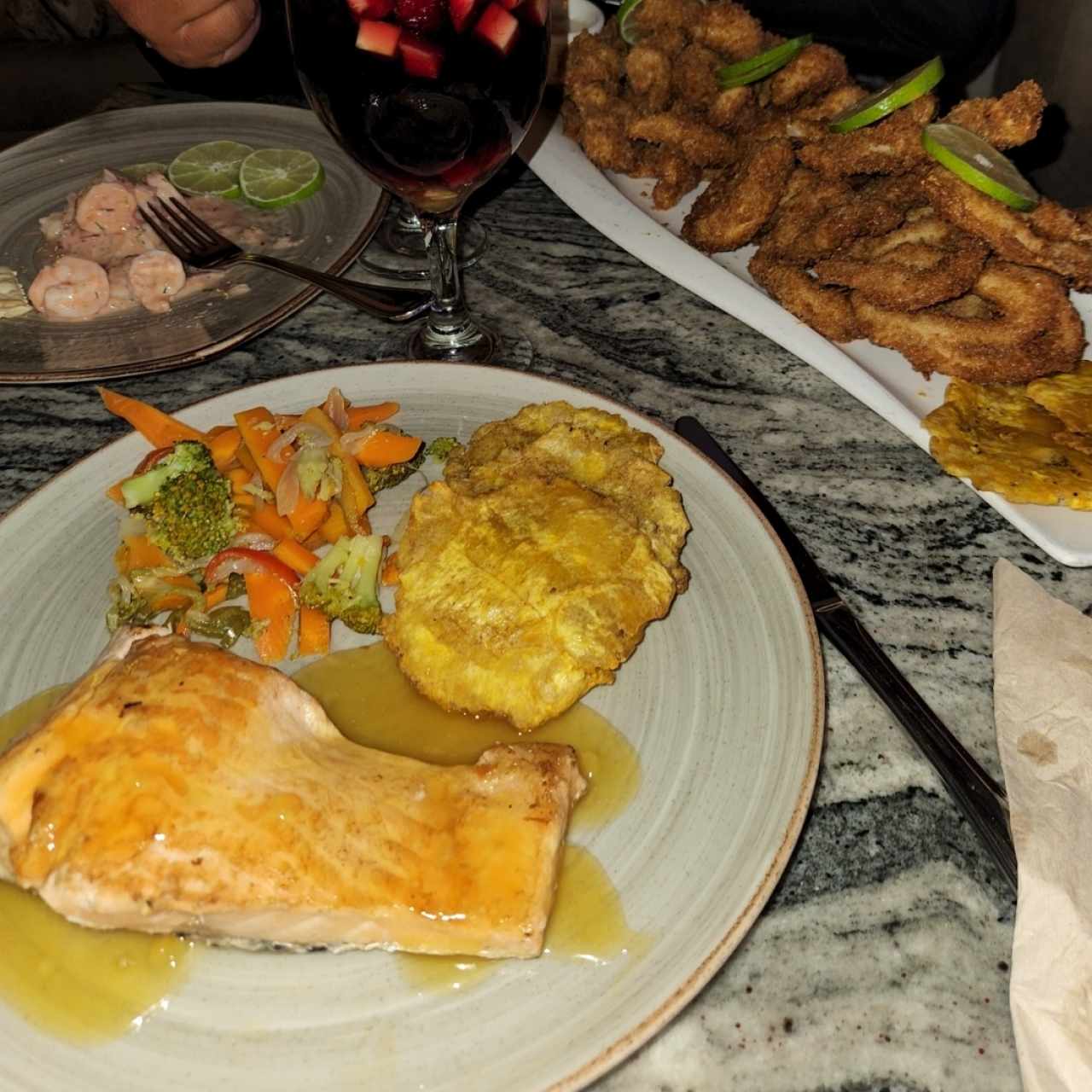 Salmón en salsa de naranja.