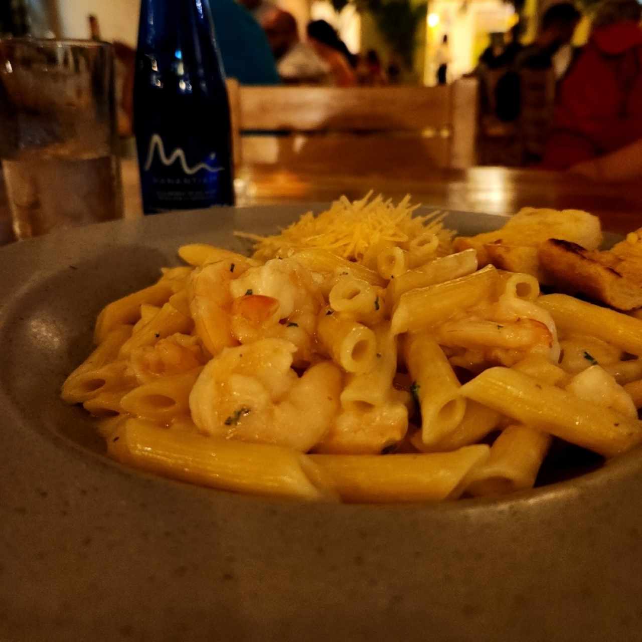 Pasta con Camarones al ajillo