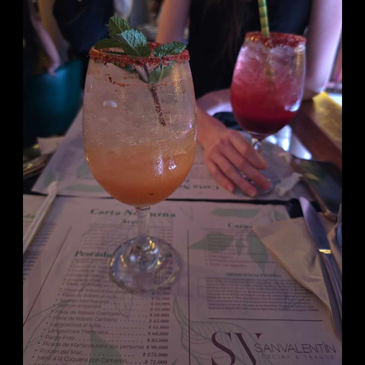 mocktails maracuyá y frutos del bosque