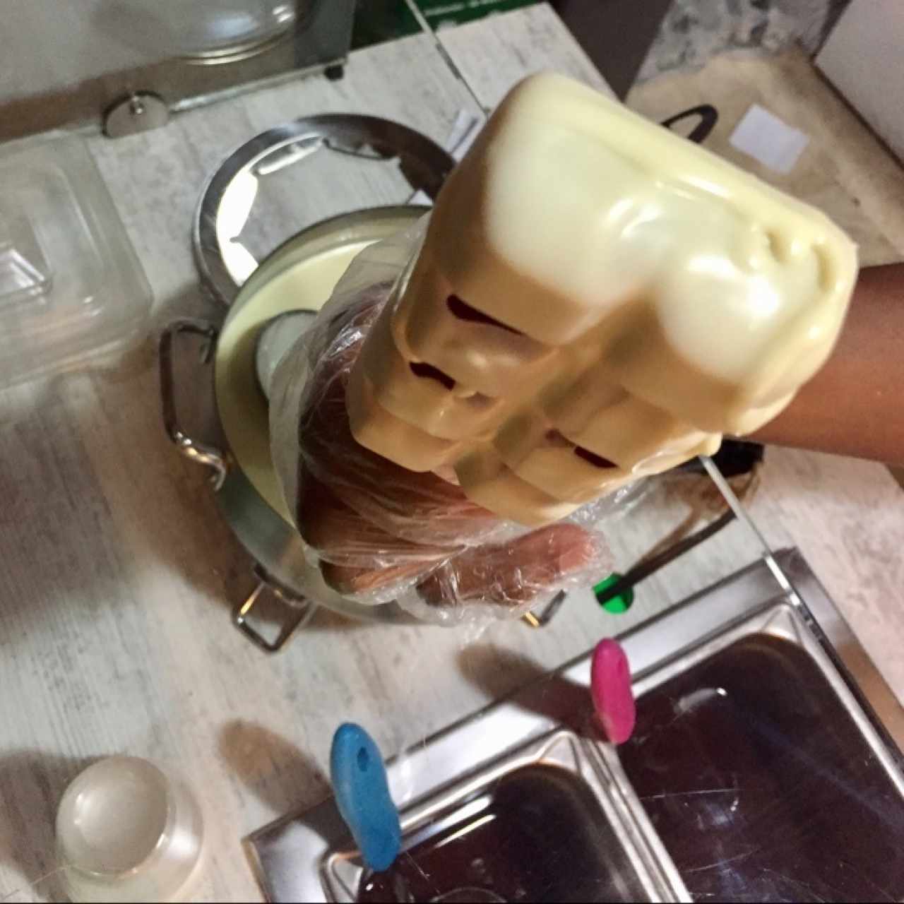 Mora con cubierta con chocolate blanco 