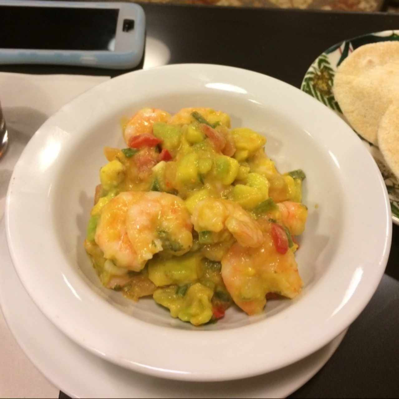 Camarones en aguacate
