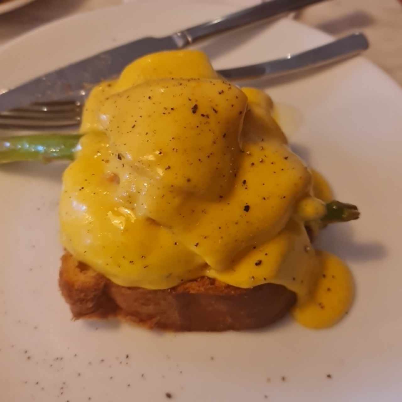Huevos Benedictinos