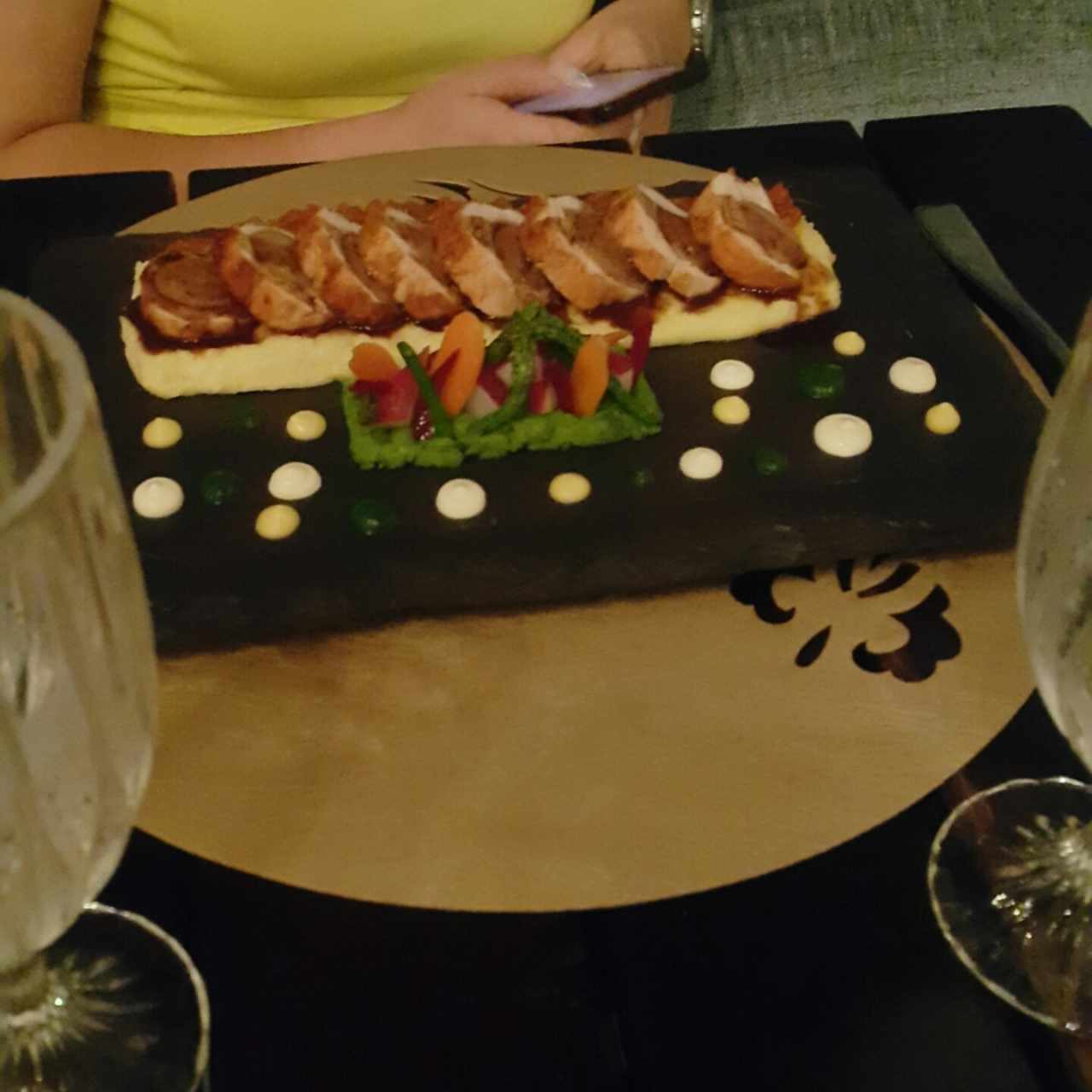pechuga de pollo rellena de butifarra 