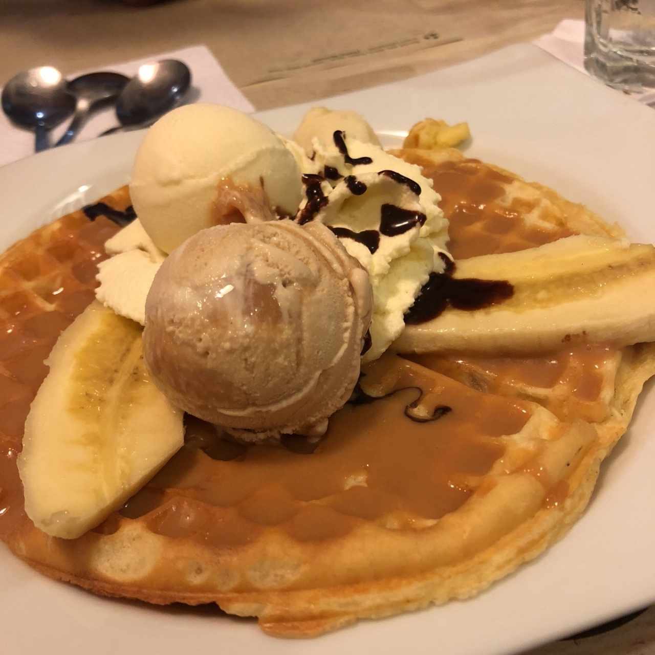 waffle de arequipe y banano