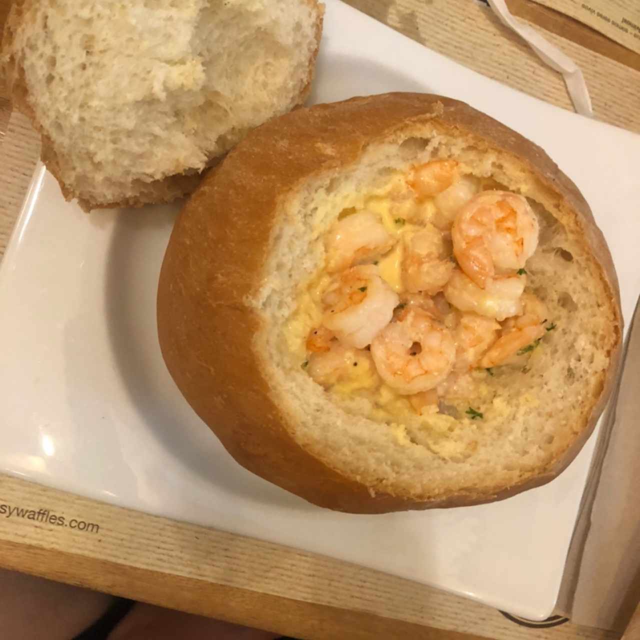 Pannku de camarones al ajillo