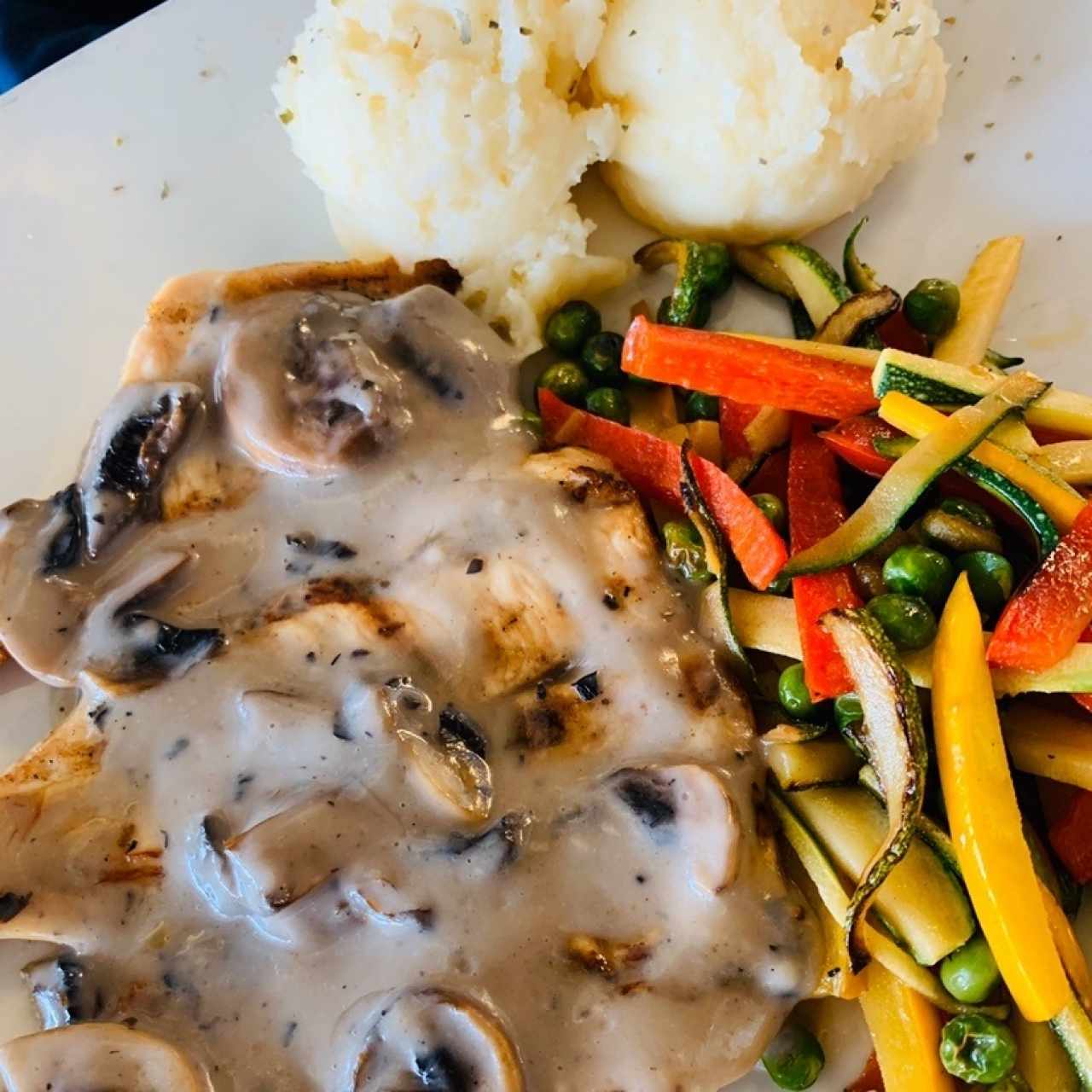 Pollo con Champiñones