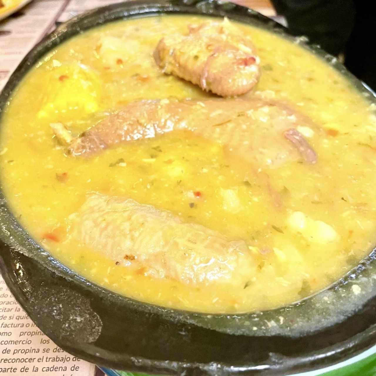 Sancocho con Gallina de Patio (Muslo, Encuentro y Ala) y Arroz Blanco