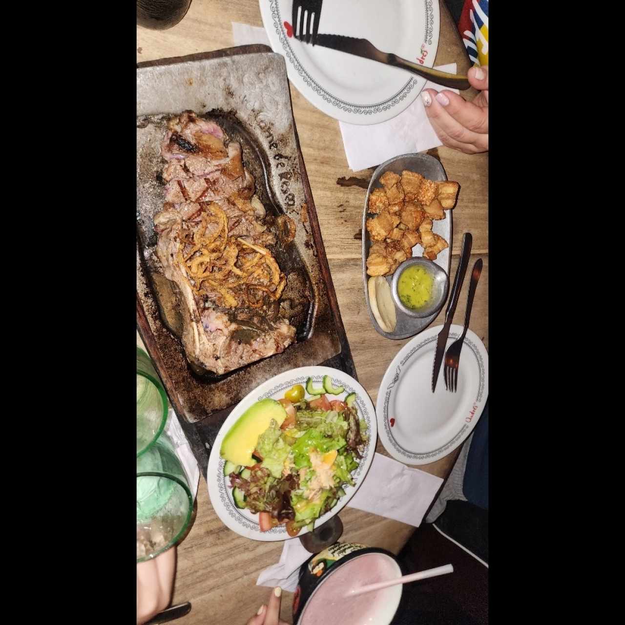 Chuletón  y chicharrones 