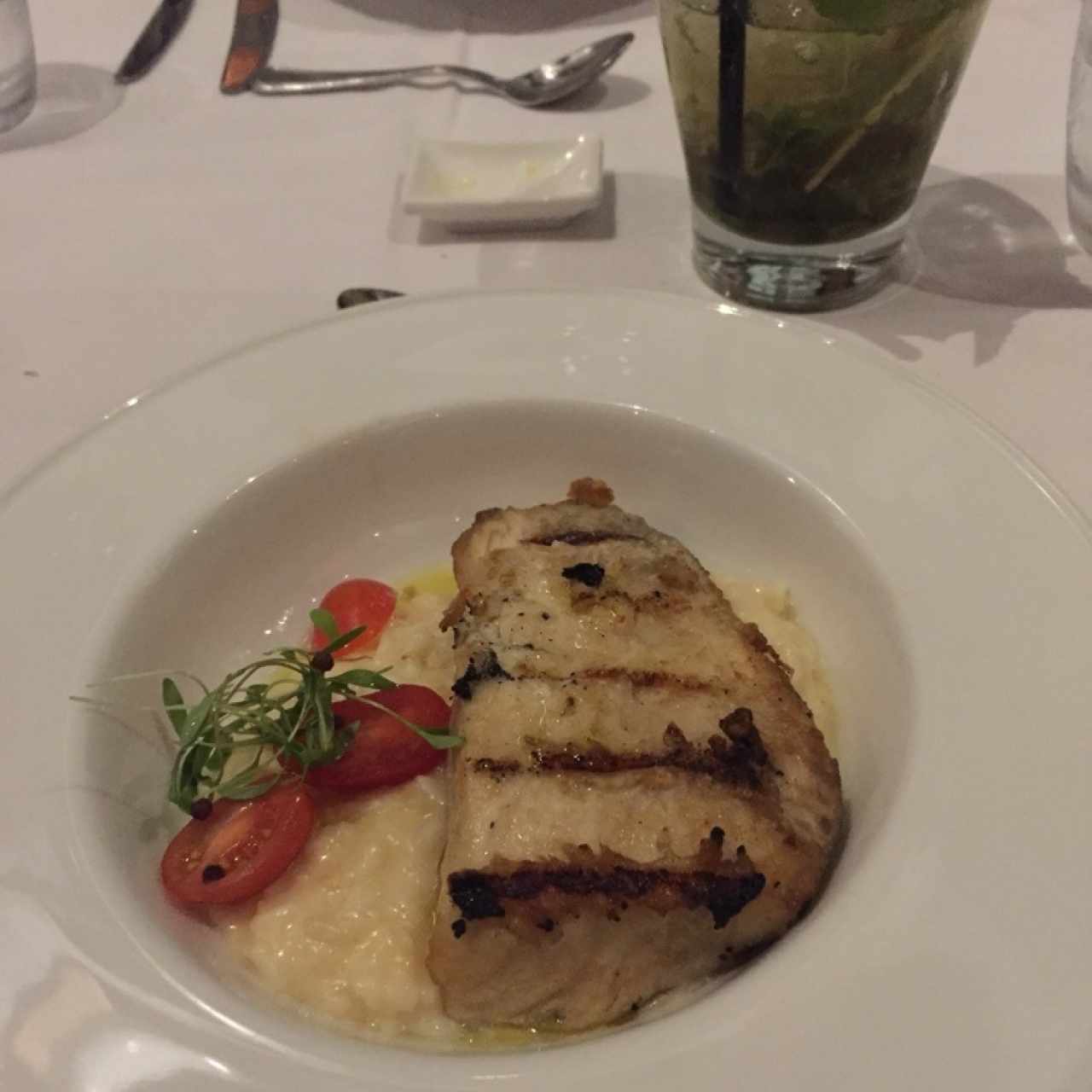 mero a la parrilla acompañado de rissoto