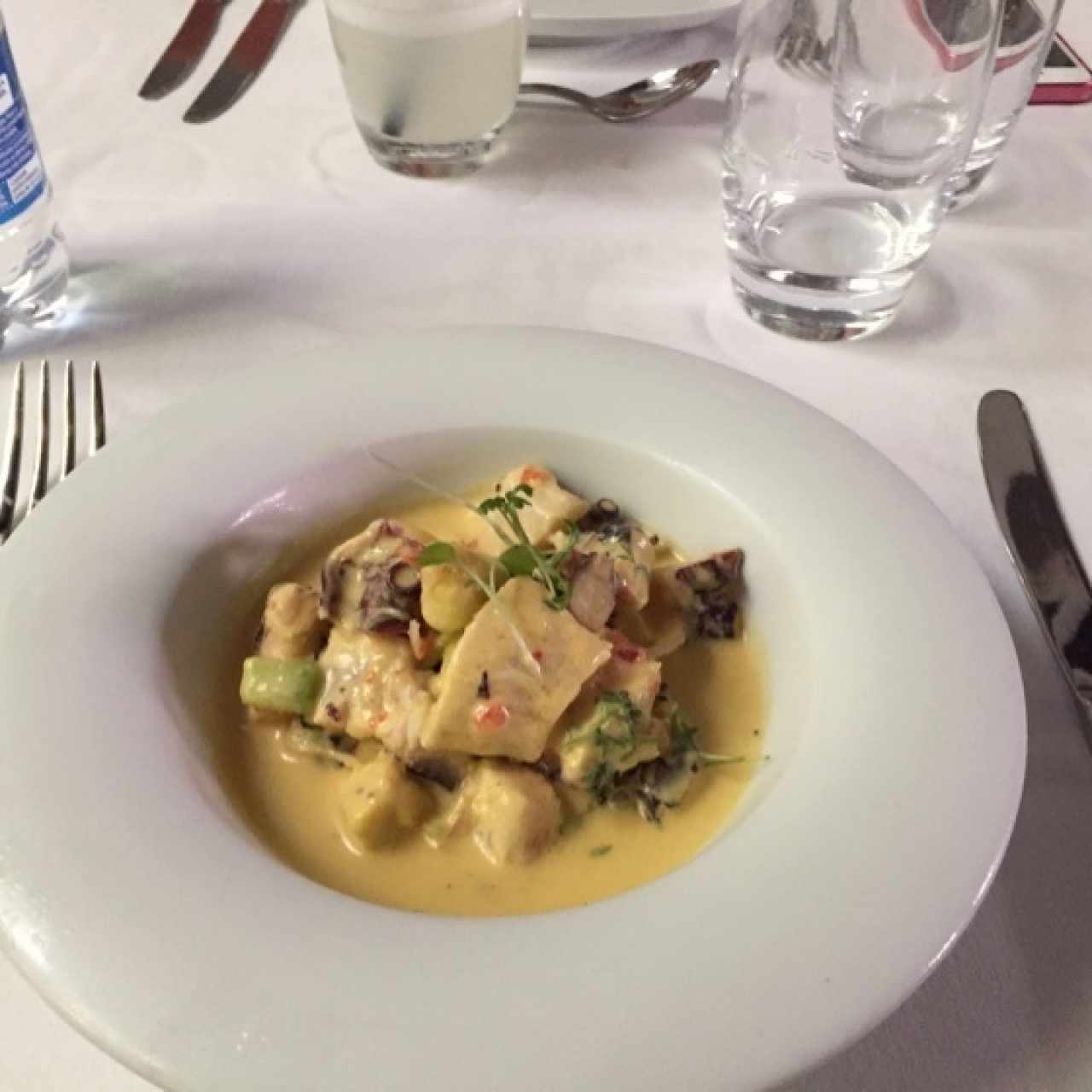 Ceviche mixto de Robalo y Pulpo con ají amarillo y leche de coco fresca.