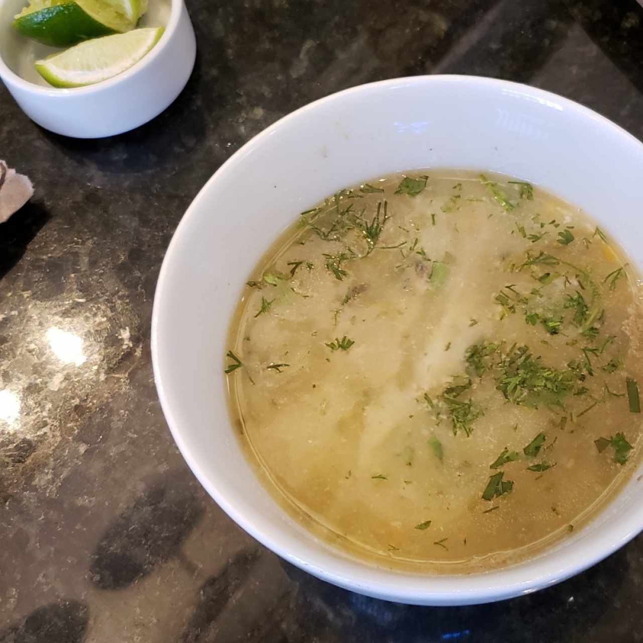 sopa de pescado cortesia