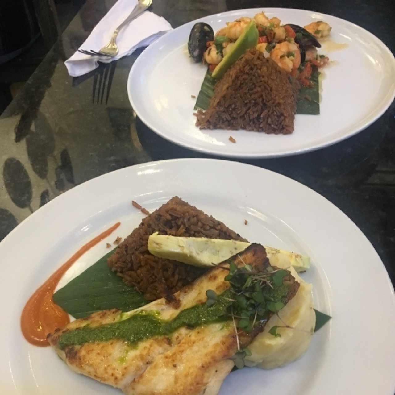 pescado y camarones
